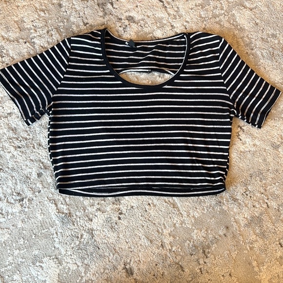 Tops - 2 for 1 Heart Shape Crop Top & Black Sleeveless Crop Top Size Small